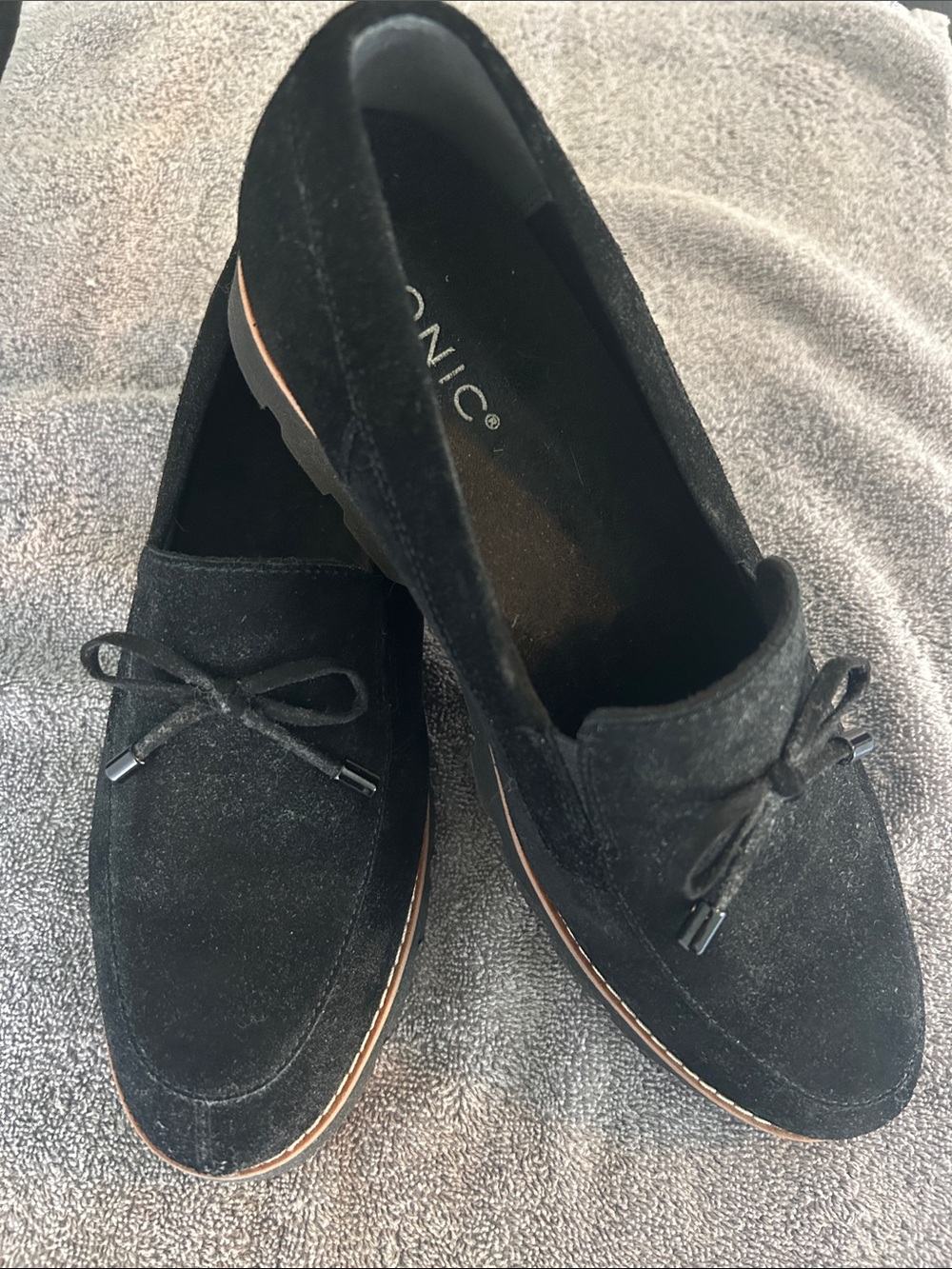 Black Suede Loafer with Bow Accent
Vionic
